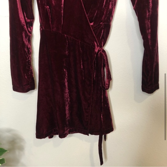 💜 Privacy Please X Revolve Astro Velvet Dress - Picture 4 of 11